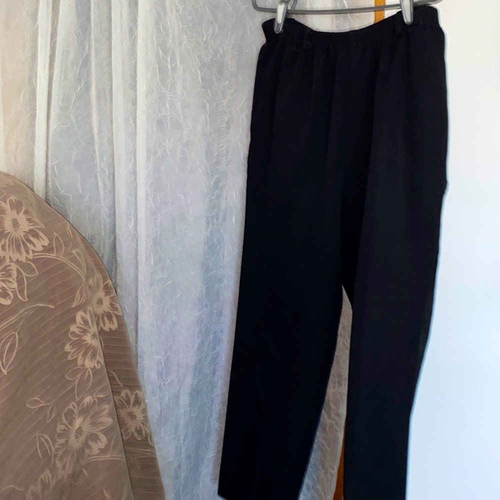 Vintage ladies pants approximately 36 leg 🦵 length.